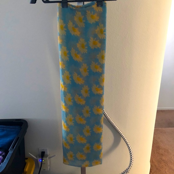 Thin Infinity Scarf Blue with White Daisy’s - Picture 2 of 3